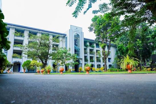 Aquinas College
